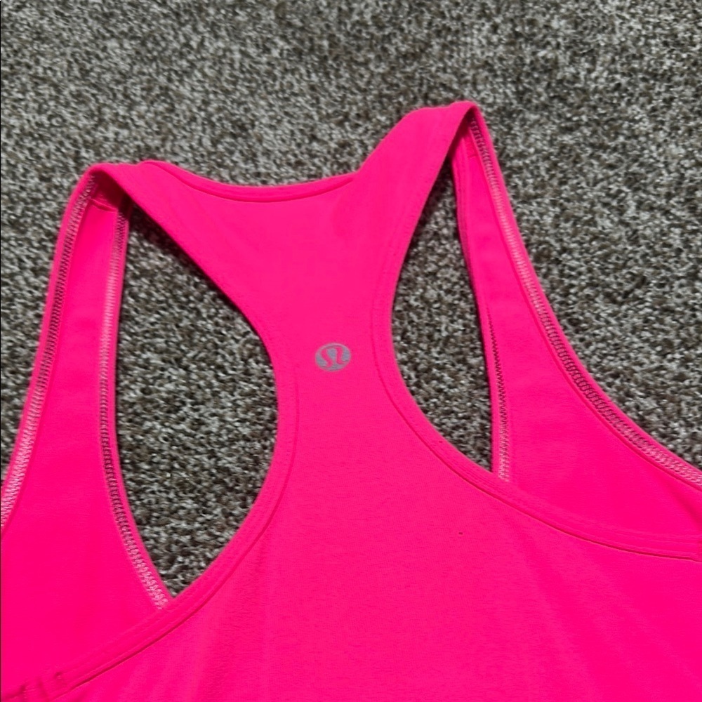 Lululemon Pink Racerback Tank Top with front zipper. No size tag. Fits size 6/M - Picture 8 of 9